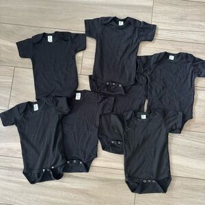 Bulk black onesies laughing giraffe. Brand new never used. 8 onesies